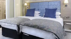 Sea View Apartment - Image 5