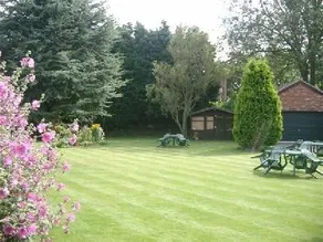 Ivy Lodge Bed and Breakfast Gainsborough - Image 4