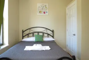 North Broadway Deluxe - Image 4