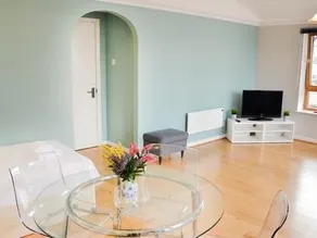 Spacious 2-Bedroom Apartment with Full Wheelchair Access in London - Image 2