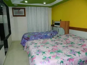 Hotel Midway - Image 2
