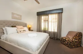 Adelphi Waterfront 2 Bedroom Ground Floor Home - Image 4