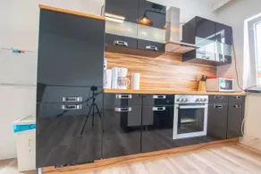 Tolstov-Hotels Large 4 Room Apartment - Image 3