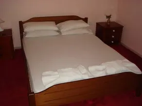 Aleka's House - Image 3