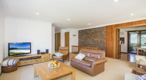 57 Carroll Ave Mollymook Beach - Relaxed Homely Retreat - Image 2