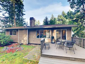 Forest retreat in Shoreline with patio & yard - 9 miles to downtown Seattle - Image 1