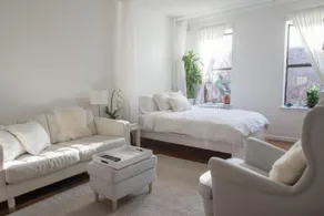 Sunny Chelsea Getaway - Image 3