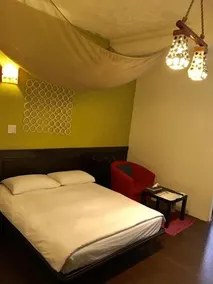 Love Hostel - Image 5