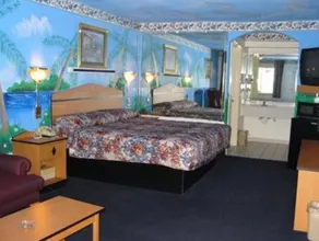 Moonlight Inn And Suites - Image 5