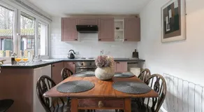 Cosy Woodland Home - Image 5