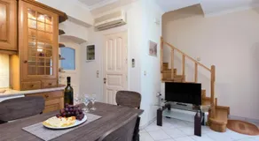 Jen House - Image 4