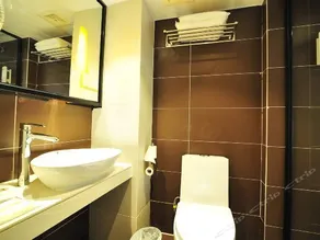 IU Hotel Guiyang Huaguoyuan Shopping Center - Image 5