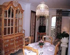 Apartamentos El Cano - Image 1