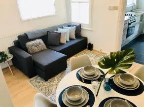 1 Bedroom City Apartment, Opulent Living Serviced Accommodation Cambridge - Image 1