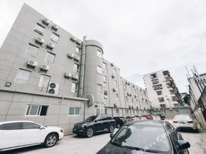 Youth Sunshine Hotel - Image 4