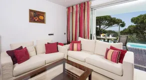 Sunny Lounge Apartment - Image 4