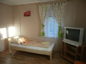 Gyümölcsös Vendégház Poroszló Tisza tó Fruit Orchard Guest House Poroszló Lake Tisza - Image 3