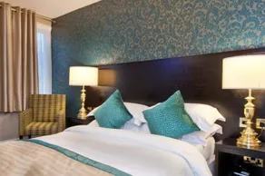 Globe Hotel - Image 3