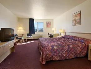 Super 8 Motel - Rio Rancho - Image 4