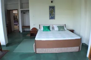 Lake Round Residence - Image 5