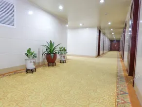 LI Feng Hotel - Image 5