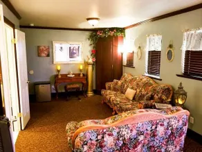 Castle Creek Inn - Image 5