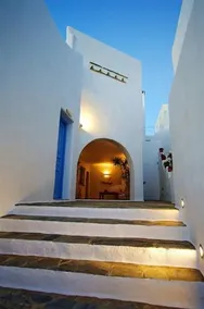 Yades Suites & Spa - Image 2