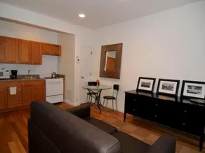 Uptown Deluxe Apartments - Image 2