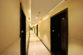 Oyo Premium Chappan Dukan Suites - Image 2