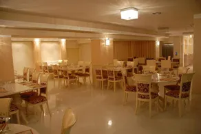 Oasis Hotel - Image 2