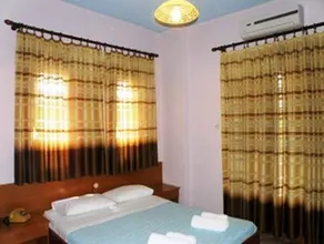 Hotel Kavouris - Image 2