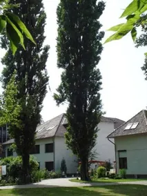 Roza Hotel Es Apartmanhaz - Image 2