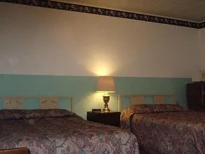 Budget Inn - Image 5