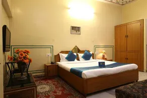 FabHotel Bani Park - Image 3