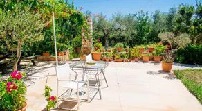 Traditional house in a natural oasis - Image 3