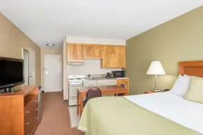 Ramada by Wyndham Ellsworth / Bar Harbor - Image 2
