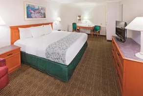 Magnuson Hotel Texarkana - Image 2