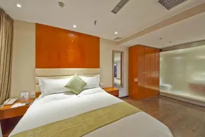 K Raphael Hotel - Image 5