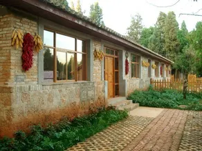 Red Manor - Image 2