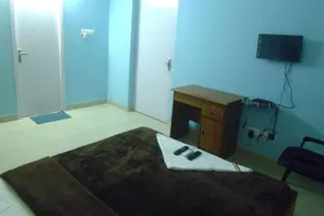 Little Green Apartment - Image 5
