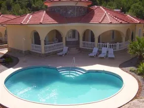 Luxury Bungalow - Image 2