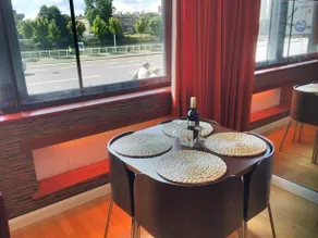 City Centre Riverside Apartment with private parking - Image 5