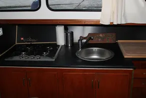 La Colombe Holiday Boat - Image 5