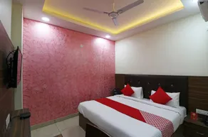 OYO 22825 Hotel Crown Stay inn - Image 3