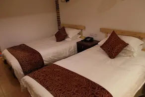 HUANTING  SHANSHUITONGLI HOTEL - Image 3