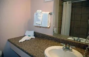 Bradford Inn & Suites - Image 5
