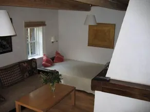 Castle View Guesthouse - Image 2