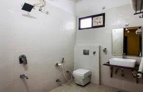 Motel Blue Sapphire - Image 5