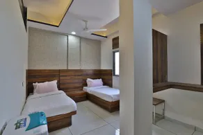Hotel Parivar by OYO Rooms - Image 2