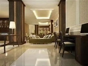 Queen Hotel - Image 5